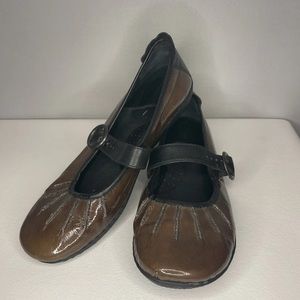 Born Size 7.5 Brown Mary Jane Shoes Leather Women